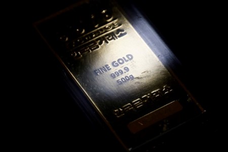 Gold scales two-week peak as market focus turns to Fed meeting