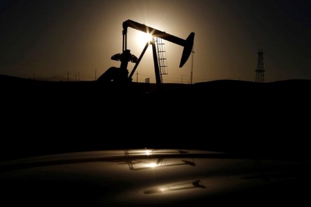 Oil settles USD 1 down after US job data revised significantly lower