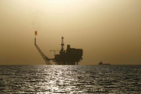 Oil prices fall 2% on economic worries, technical decline