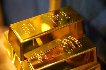 Global uncertainties drive gold above unprecedented USD 2,700/oz milestone