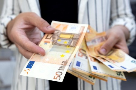 Euro logs one-month high after Trump delays EU tariffs