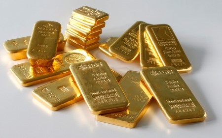 Gold holds steady as investors await US economic data