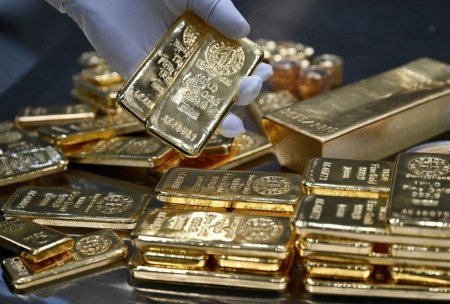 Gold falls after US-Vietnam trade deal; US payroll data eyed