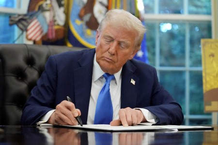 US tech shares hold steady after Trump unveils USD 100,000 H-1B visa fee