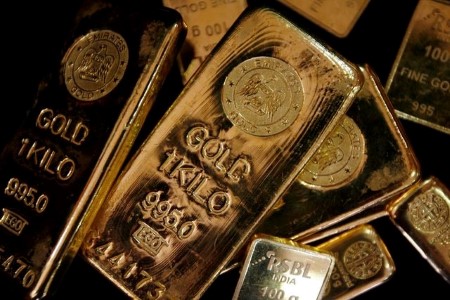Gold gains for fourth day on softer dollar, Fed rate-cut optimism