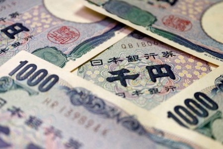 Yen rises on Ueda comments; dollar braces for crucial December